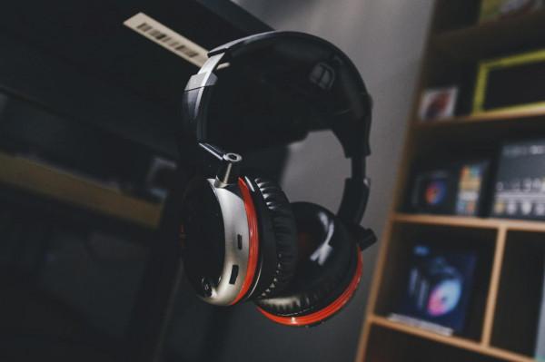 一切只為生產力:安德斯特L型電競桌初體驗 一切只為生產力:安德斯特L型電競桌初體驗