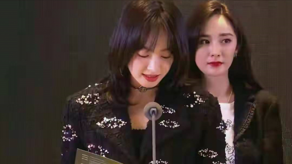 女明星同框後，誰的顏值高顯而易見，美是真服劉亦菲