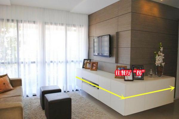 電視櫃懸空，只是“拐彎設計”，沒曾想，不僅顏值高功能還多了