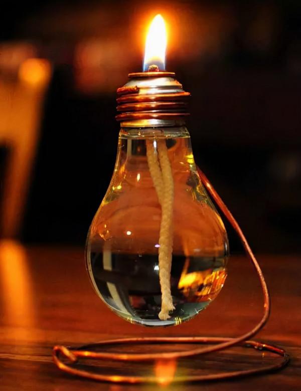 手工DIY丨值得一試的小手工（滴膠燈泡海景）