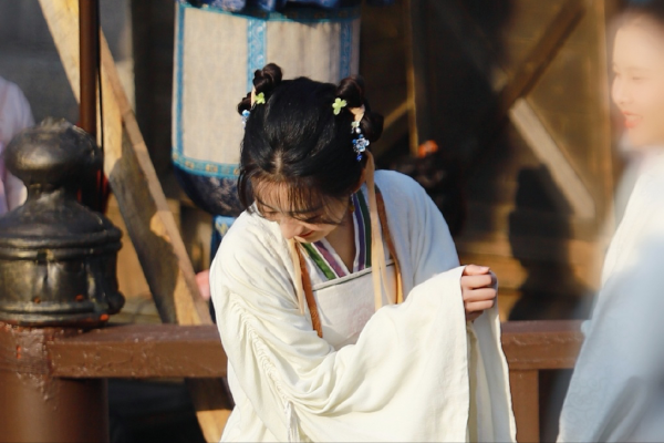 新版《仙劍奇俠傳》路透，李逍遙趙靈兒街上嬉鬧，網友贊勇氣可嘉