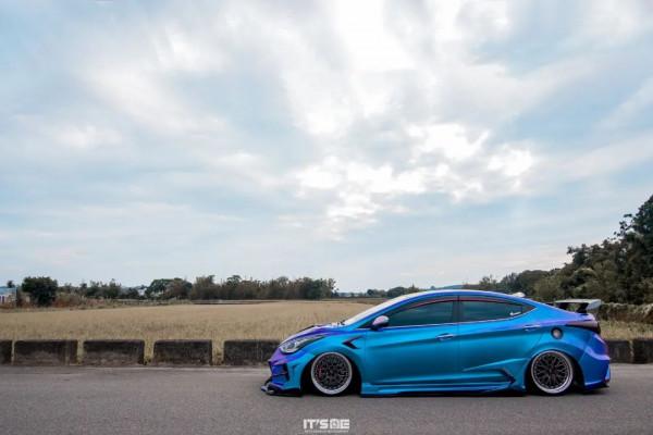 這臺現代Elantra有點獨特