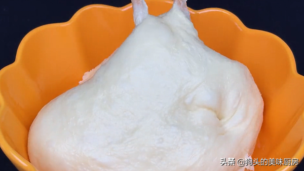 發糕這樣做，不用揉麵，一攪一蒸就出鍋，鬆軟香甜，比麵包還好吃