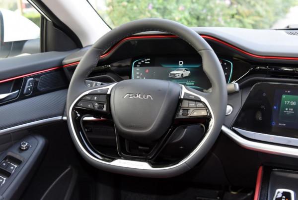 造型年輕時尚，空間還大，東風風神奕炫MAX哪款更值得買？