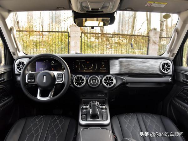 熱銷的四驅大SUV，城市舒服能越野，2.0T自動擋，帶你看坦克300