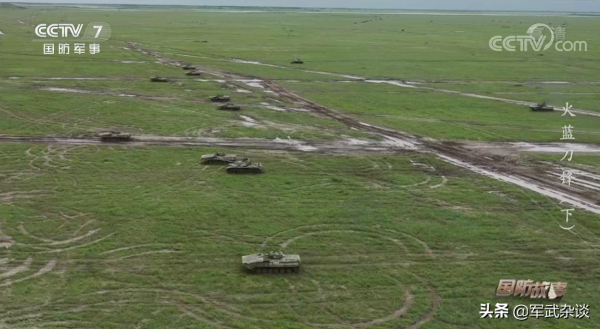 解放軍軍改成果，1個合成營擋住1個旅進攻，1輛99A擊毀幾十輛戰車