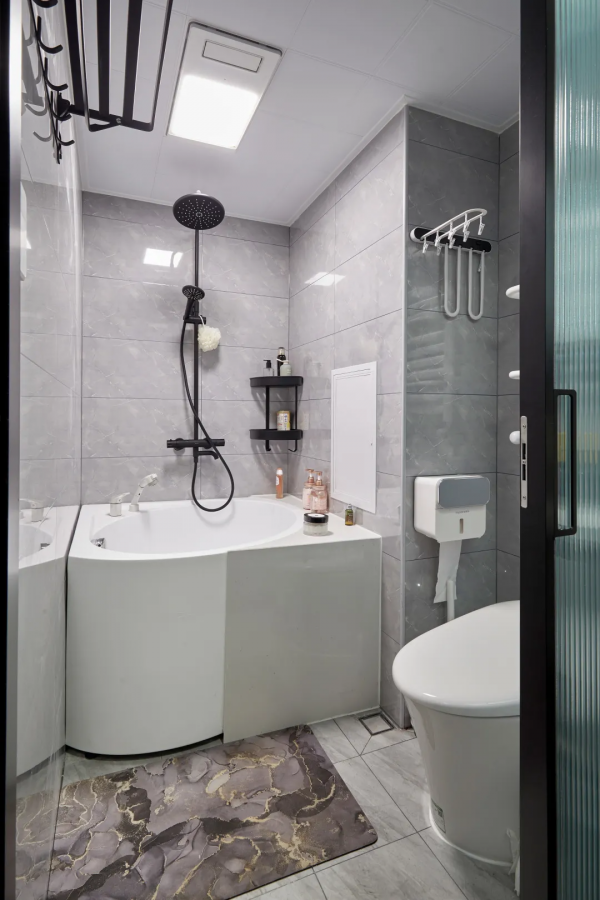 135㎡的家75㎡收納，放著好好的房子不住，到底怎麼想的？