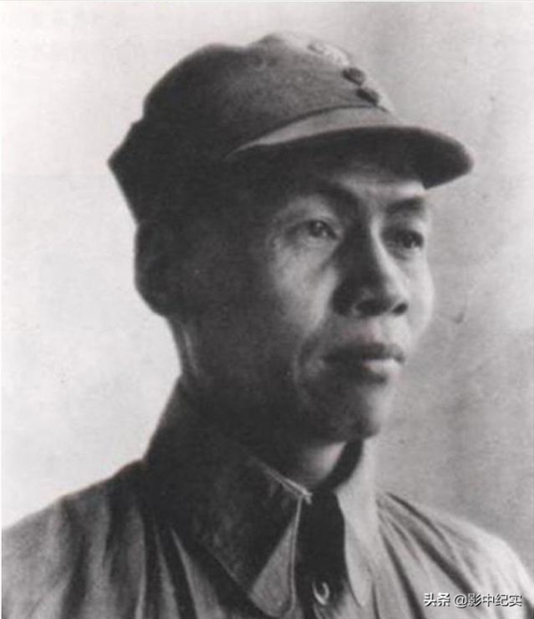 毛主席被敵軍圍捕，生死攸關之際寫下7個字，敵軍看到後停止追擊