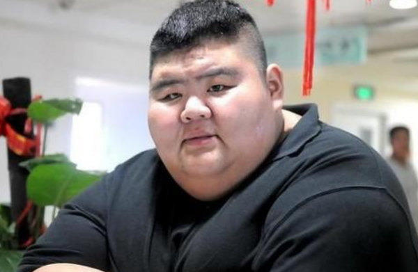 “山東第一胖”重668斤,為愛一年減重400斤,如今愛情事業雙豐收 “山東第一胖”重668斤,為愛一年減重400斤,如今愛情事業雙豐收