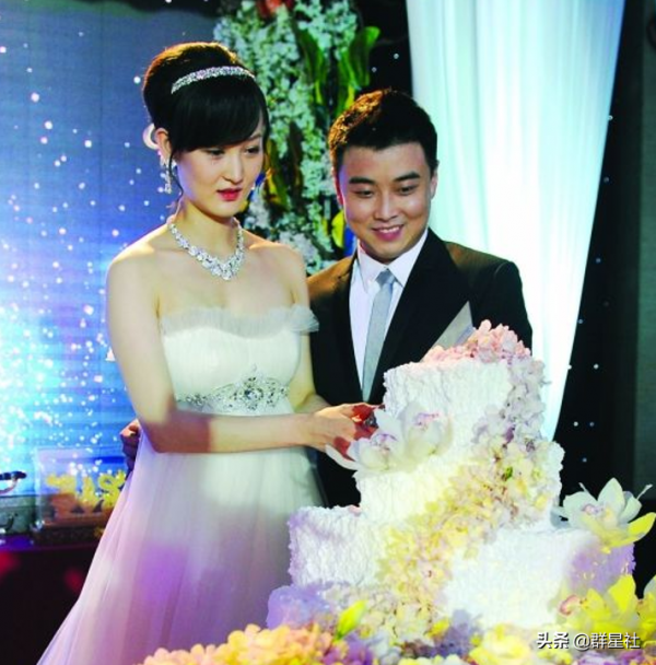 閆博雅：&OpenCurlyDoubleQuote;千年老二&rdquo;王皓背後的女人，照顧婆婆為家庭放棄事業