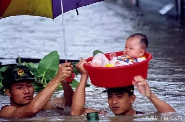 向軍人致敬！中國解放軍照片，一張張看著心碎落淚的照片