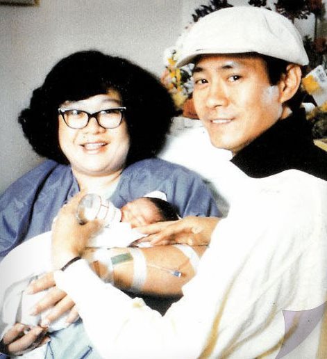 同樣是鄭少秋的女兒，沈殿霞和官晶華的女兒一對比，差距就出來了