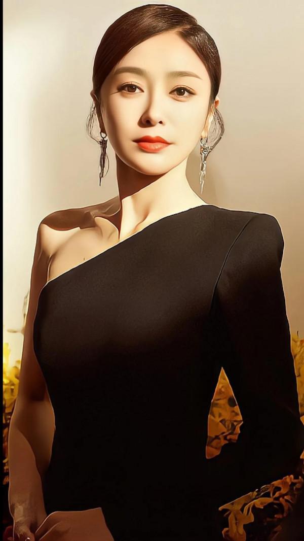 成熟御姐：秦嵐