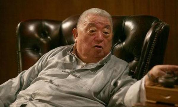 他是王晶的父親，港片的祖師爺，去世時能讓謝賢黃日華為其扶靈