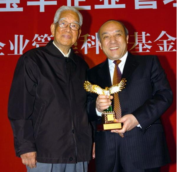 90歲的朱鎔基親自拜訪百歲的袁寶華,見面後:最好的啟蒙老師 90歲的朱鎔基親自拜訪百歲的袁寶華,見面後:最好的啟蒙老師