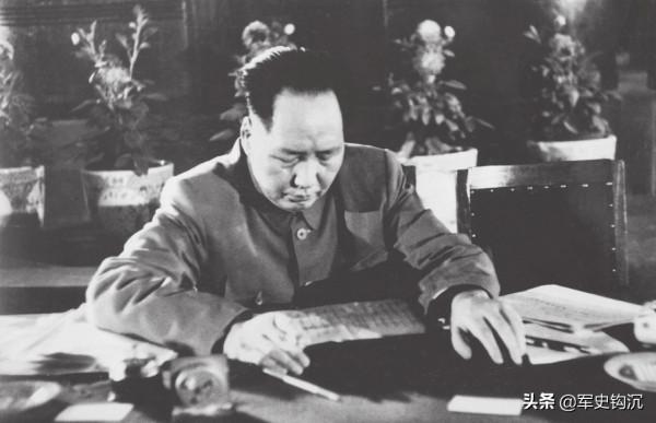 我軍突破長江,蔣介石劃江而治美夢破滅,毛主席:緝拿匪首蔣介石 我軍突破長江,蔣介石劃江而治美夢破滅,毛主席:緝拿匪首蔣介石