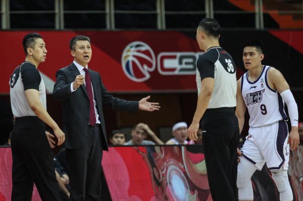 CBA第七輪違體犯規多達16次,裁判吹罰引發爭議,問題出在哪? CBA第七輪違體犯規多達16次,裁判吹罰引發爭議,問題出在哪?