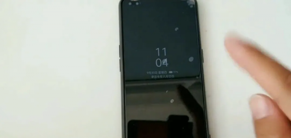 手機熄屏後，還可以顯示時間和日期，方法特別簡單，快教給家人吧