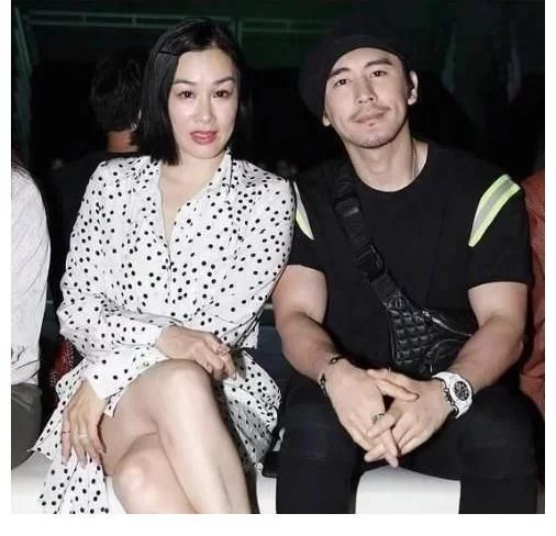 鍾麗緹上節目沒了濾鏡,一下子就成了乾癟老太太,臉鬆垮下墜 鍾麗緹上節目沒了濾鏡,一下子就成了乾癟老太太,臉鬆垮下墜