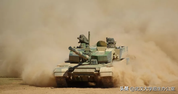 他是我國99A坦克總設計師，湖北出生，985博士畢業，當選中科院院士！