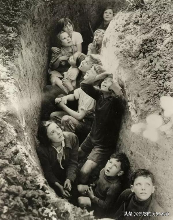 珍貴老照片：土八路的土、鄧麗君的吻照、美國禁止公開的UFO照