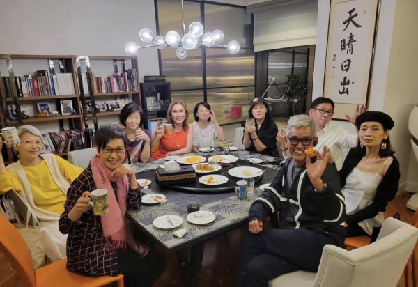 廖啟智病逝半年,妻子陳敏兒走出喪夫陰霾,露出笑臉與好友聚會 廖啟智病逝半年,妻子陳敏兒走出喪夫陰霾,露出笑臉與好友聚會