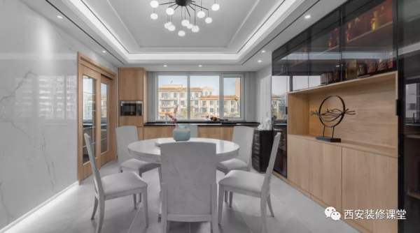 餐廳靠窗戶,當然不能浪費 餐廳靠窗戶,當然不能浪費