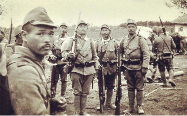 女兒喬遷之喜，81歲父親前來做客，看到牆上一幅日本畫，扭頭就走