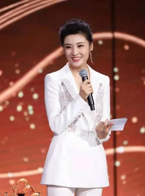 周濤越老越美，根本不像52歲