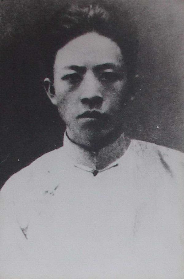 軍統特務在一架美國飛機羅盤反面放磁鐵，飛機撞山，博古等人罹難