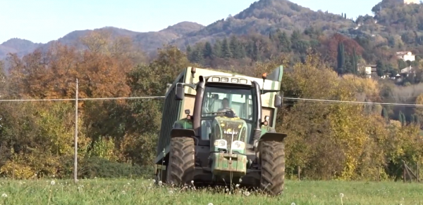 美國的農業實力有多強？會開拖拉機的女孩，真的是太酷了