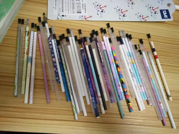 如何判斷孩子是學霸還是學渣？班主任：看課桌裡面有什麼就知道了