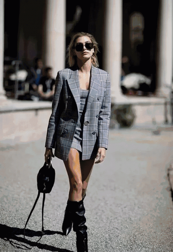 董卿接班人居C位,央視“六公主”主持團首合體!統一藍裝太養眼 董卿接班人居C位,央視“六公主”主持團首合體!統一藍裝太養眼