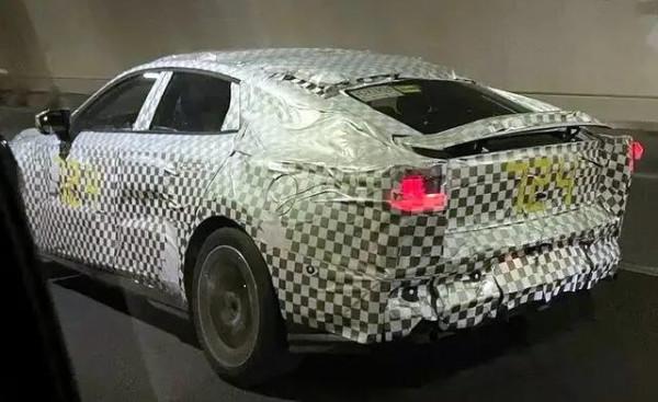 思域接招吧!長安UNI轎跑實車曝光,大溜背+自適應尾翼不簡單 思域接招吧!長安UNI轎跑實車曝光,大溜背+自適應尾翼不簡單