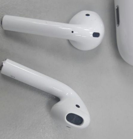 之前都用森海的耳機，第一次買airpods3，衝著空間音訊買的，很香