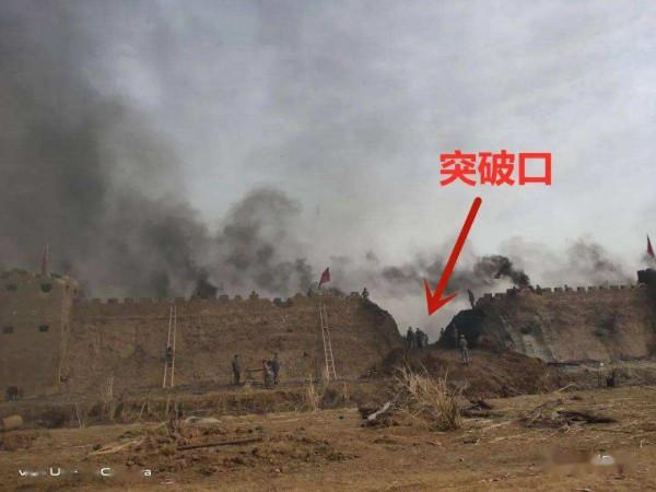 地方部隊架雲梯，攻城3天未克，華東野戰軍來援，一夜破城