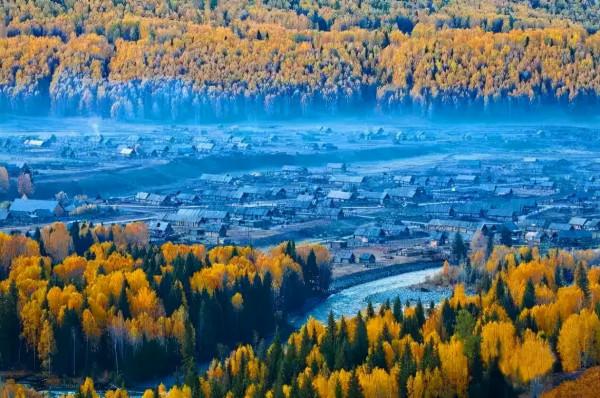 秋天的新疆，美成了桌布