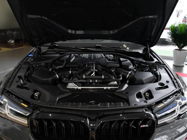 進口V8雙渦輪行政轎車,效能強還穩重,實拍寶馬M5 進口V8雙渦輪行政轎車,效能強還穩重,實拍寶馬M5