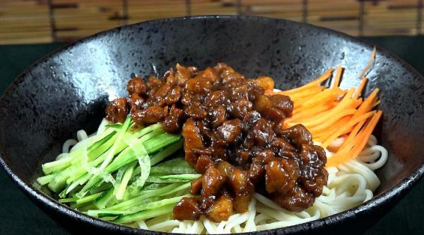 炸醬麵,炸的是什麼醬?記住3點,醬香濃郁,鹹鮮不膩,味兒正宗 炸醬麵,炸的是什麼醬?記住3點,醬香濃郁,鹹鮮不膩,味兒正宗