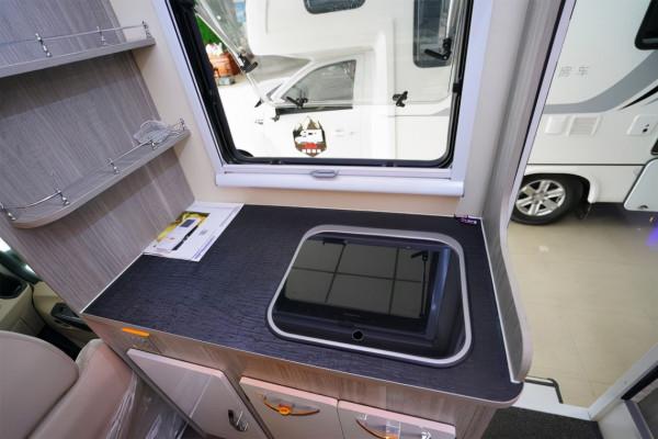 支援個性化定製，室內空間高，價效比高，愛旅途V90C型房車