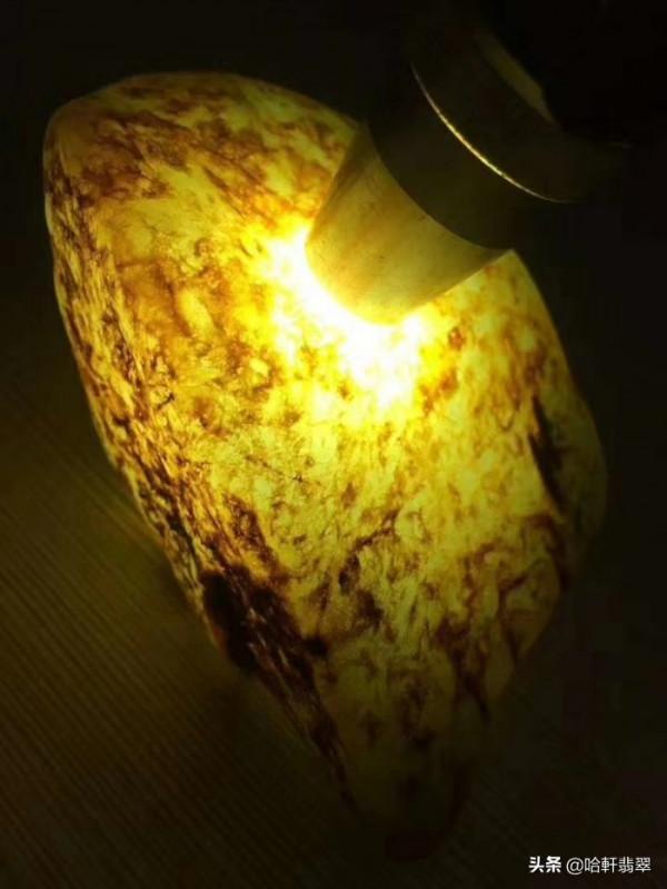 玉雕師的心中最愛——大馬坎翡翠原石,為巧雕首選 玉雕師的心中最愛——大馬坎翡翠原石,為巧雕首選