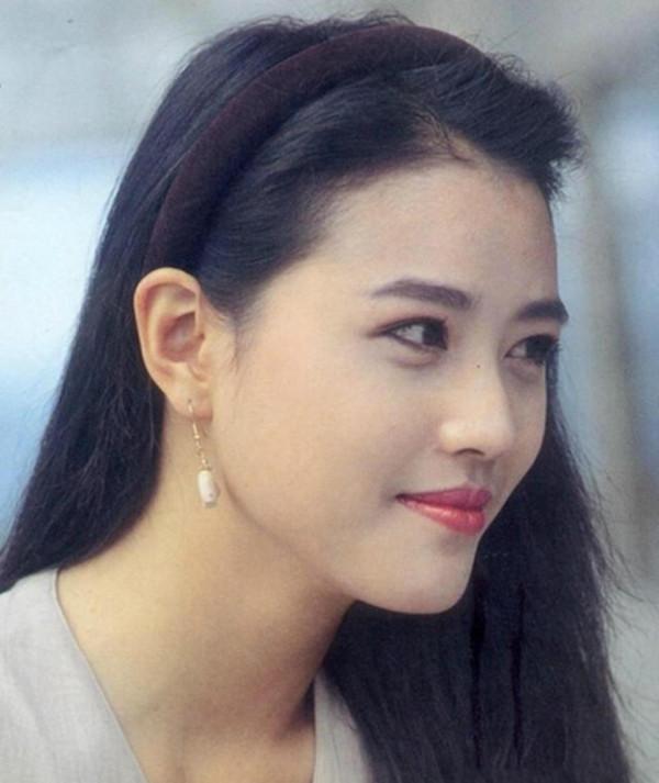 把女二硬生生演成女一的女明星，個個演技派，小到27歲大到55歲