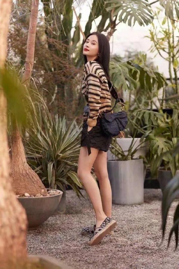 小個子的女星，個個都是腿精，毛曉彤有“漫畫腿”，王子文腿好白