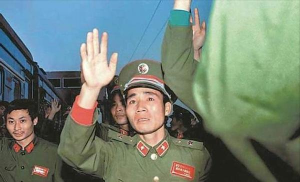 1985年百萬大裁軍，很多部隊領導有意見，鄧小平：頭頭不通調頭頭
