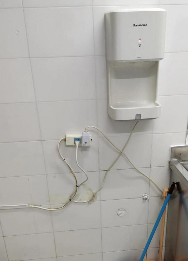 電工找找看,第二圖中配電箱有幾處錯誤? 電工找找看,第二圖中配電箱有幾處錯誤?