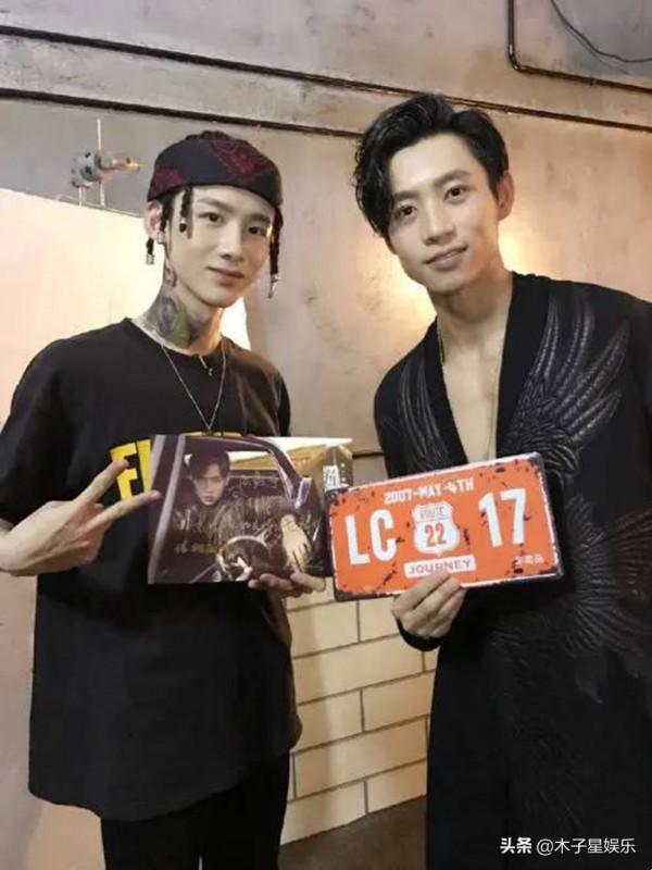 白敬亭卡點1314祝魏晨新婚快樂,簡直就是追星界的模範代表 白敬亭卡點1314祝魏晨新婚快樂,簡直就是追星界的模範代表