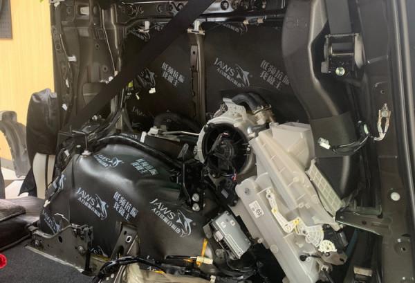 尋找安靜 鄭州環亞雷克薩斯LM3500H汽車隔音改裝大白鯊