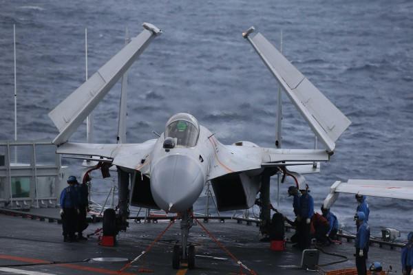 36架對36架艦載機，中印兩艘航空母艦師出同門，中國殲15飛鯊更強