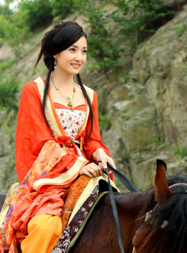 王妍蘇：曾是廣告女王，演過《何以》許影，戲外已是三個孩子的媽