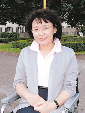 張海迪:5歲時高位截癱,卻自學成才,官至正部級,被稱當代保爾 張海迪:5歲時高位截癱,卻自學成才,官至正部級,被稱當代保爾